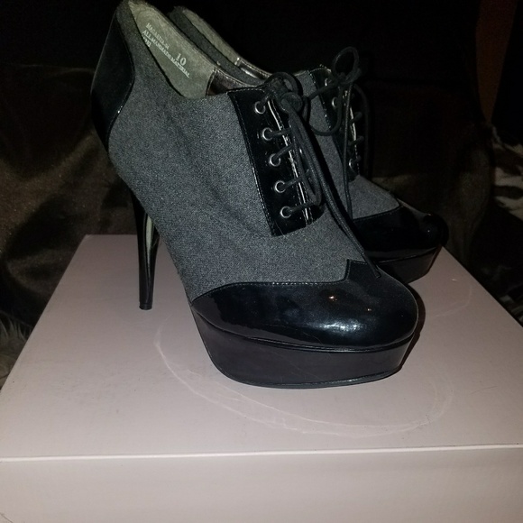 High Heeled Oxfords (size 10) - Picture 3 of 5